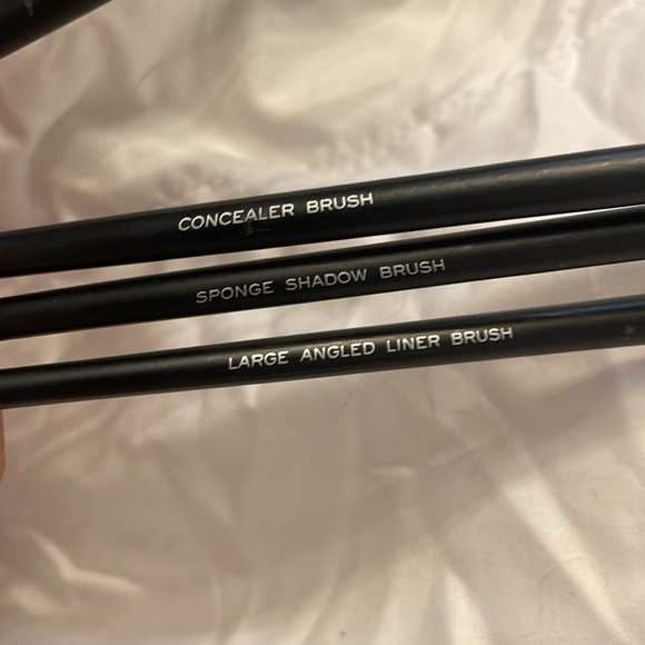 ME- 13pc  BRUSH SET MAKEOVER ESSENTIAL EYES - Picture 5 of 6